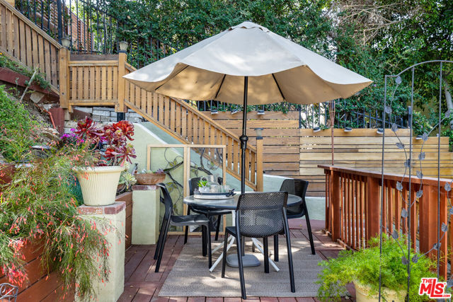 1355 Columbia Drive, Glendale CA: https://media.crmls.org/mediaz/027f9837-dfe6-4fa6-a33c-206bc0e8c804.jpg