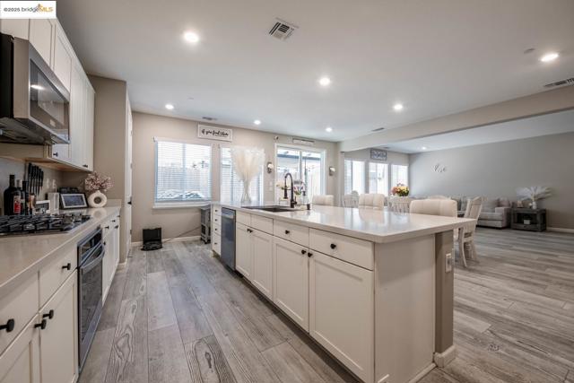 5132 Kevin PL, Rohnert Park CA: https://media.crmls.org/mediaz/027fa07c-0179-4960-a80b-c51ed3bf95f4.jpg