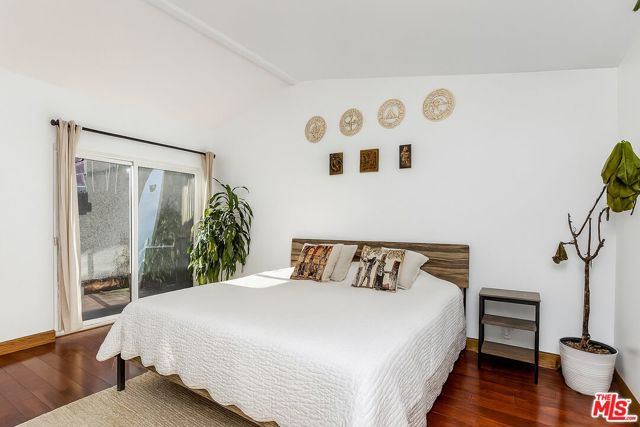 1141 Cabrillo Avenue, Venice CA: https://media.crmls.org/mediaz/027fb98c-013c-48b2-8067-a32d58727f09.jpg