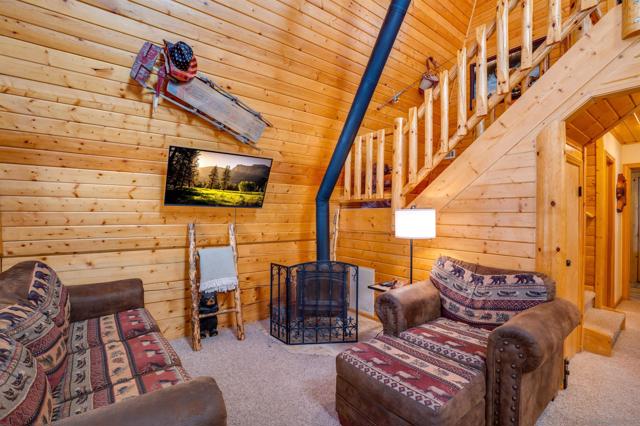 33382 Squirrel Dr, Green Valley Lake CA: https://media.crmls.org/mediaz/027fbbd2-a77f-4f21-87f9-8402d03c0730.jpg