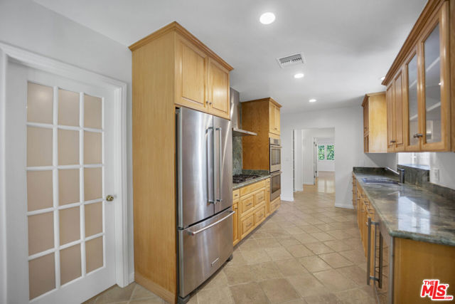 1231 Club View Drive, Los Angeles CA: https://media.crmls.org/mediaz/027ff853-3c80-434d-ba4d-42109eb856a7.jpg