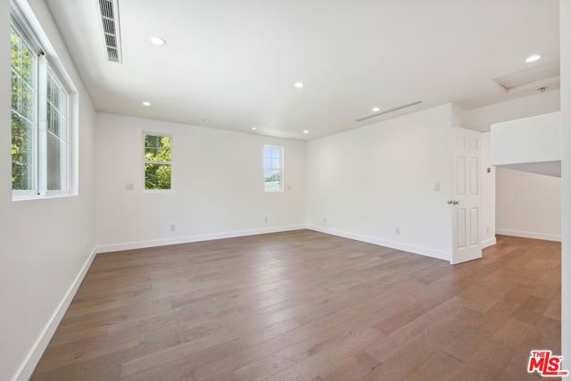 5114 Cedros Avenue, Sherman Oaks CA: https://media.crmls.org/mediaz/0280b2c4-dbf1-49a0-af22-f017d40e2a42.jpg