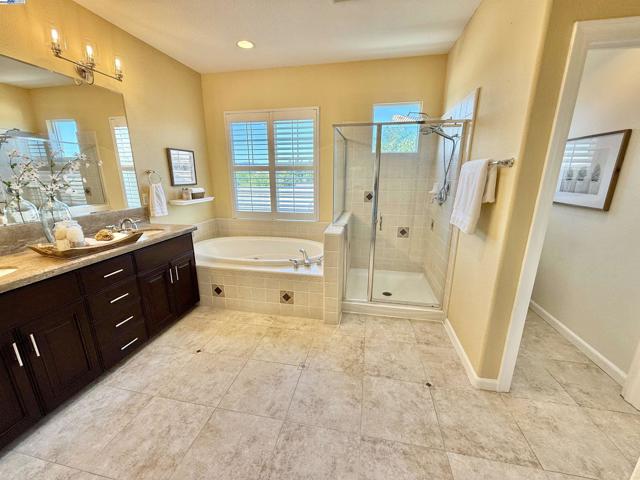 1164 Lexington Way, Livermore CA: https://media.crmls.org/mediaz/0280effb-bbbe-4a85-a9e9-c8767dcdd9bf.jpg