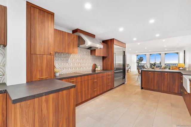1001 Genter St, La Jolla CA: https://media.crmls.org/mediaz/0281339d-2085-4ca7-b331-8adba6cb2dac.jpg
