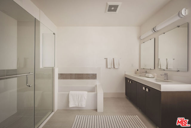 118 N Kings Road, Los Angeles CA: https://media.crmls.org/mediaz/028140b9-e4d3-4ff0-adb8-9ec616872473.jpg
