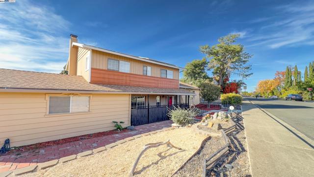 Image 4 of 55 For 311 Cima Dr  