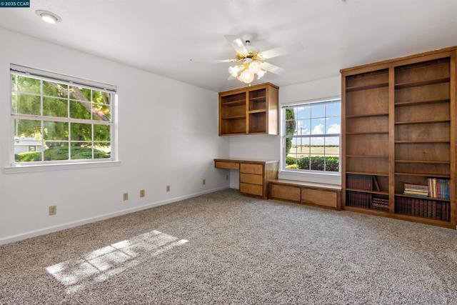 5435 Box R Ranch Rd, Vacaville CA: https://media.crmls.org/mediaz/02821592-1426-4352-9f8c-dca29cd54a50.jpg