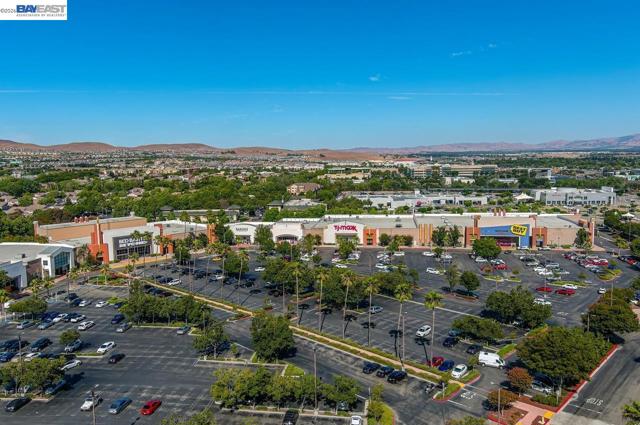 3651 Branding Iron Pl, Dublin CA: https://media.crmls.org/mediaz/0282239c-98af-4940-8084-711bac36eaeb.jpg