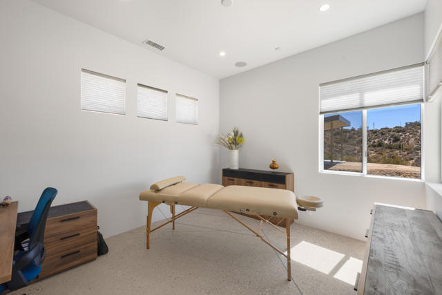 7852 Pinon Drive, Yucca Valley CA: https://media.crmls.org/mediaz/028268e1-8d74-478d-babb-22ac53412407.jpg