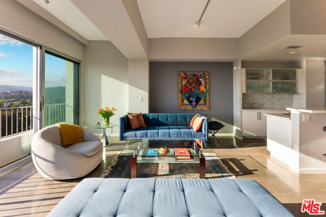 10501 Wilshire Boulevard, Los Angeles CA: https://media.crmls.org/mediaz/02828307-5b0c-4e28-90a2-8ad115dc7aa6.jpg