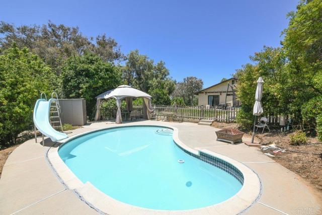 3096 Coral Tree Lane, Fallbrook CA: https://media.crmls.org/mediaz/0282c532-1f62-4d3a-b959-890436f00c99.jpg