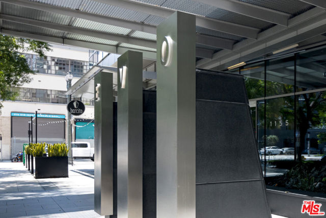 1155 S Grand Avenue, Los Angeles CA: https://media.crmls.org/mediaz/02839b98-31fd-45c6-b7f0-93febff06dd6.jpg