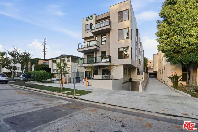 1820 Prosser Avenue, Los Angeles CA: https://media.crmls.org/mediaz/02843ed3-ce1d-4101-9859-b988345df9f4.jpg