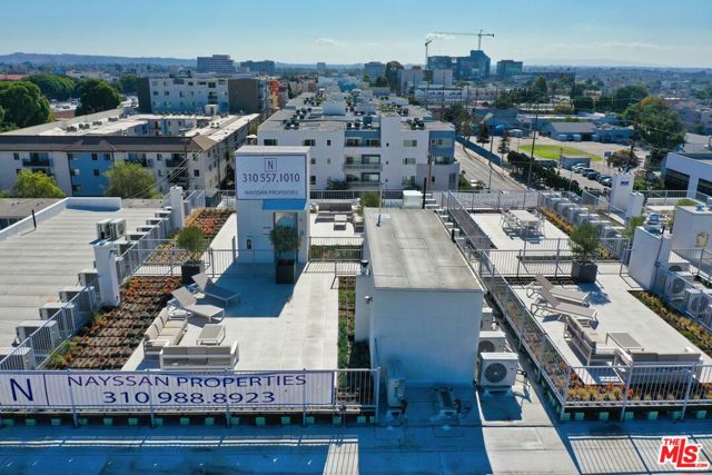 1650 Sawtelle Boulevard, Los Angeles CA: https://media.crmls.org/mediaz/02845b7c-8e20-4eac-b352-76cda084e575.jpg