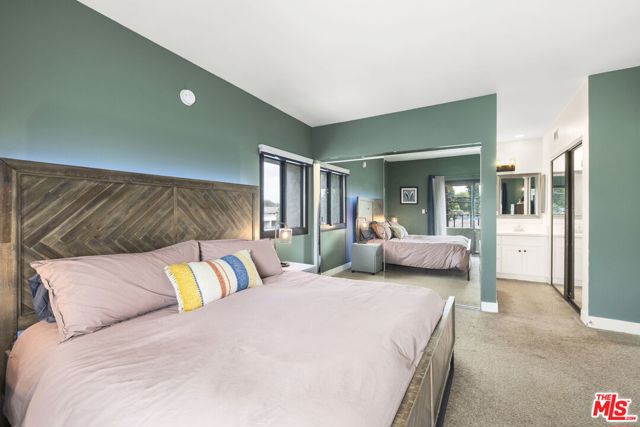 6540 Hayvenhurst Avenue, Lake Balboa CA: https://media.crmls.org/mediaz/02849ea9-bd1b-45c7-b68d-6f08d7ebe12a.jpg