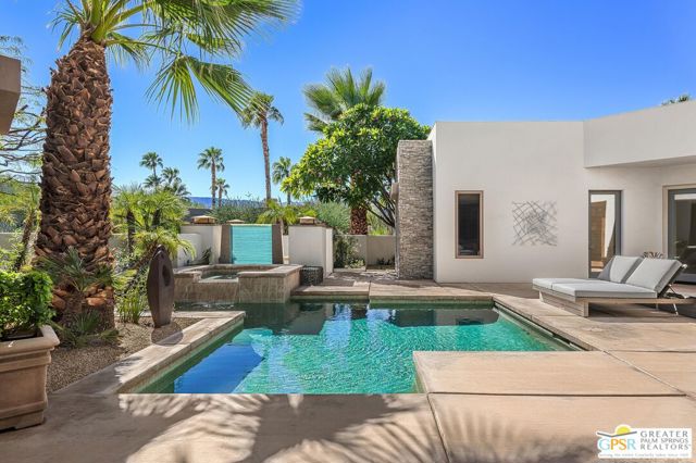 27 Ambassador Circle, Rancho Mirage CA: https://media.crmls.org/mediaz/0284ea8e-ac4c-426d-a48f-931bf91aac70.jpg