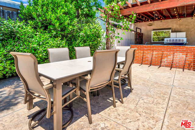 14916 Hesby Street, Sherman Oaks CA: https://media.crmls.org/mediaz/028521ae-54ec-40c0-babe-1614d2052d83.jpg