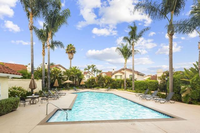 4065 Caminito Davila, San Diego CA: https://media.crmls.org/mediaz/02858a67-ac12-4b3c-ab9f-094bf7aca9f2.jpg