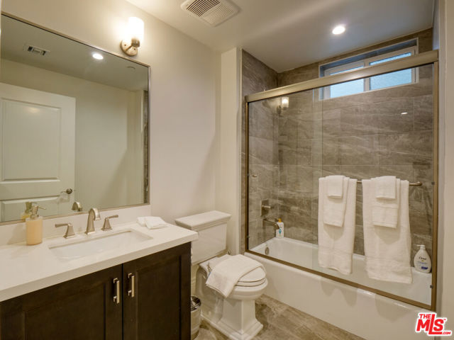 8700 Chalmers Drive, Los Angeles CA: https://media.crmls.org/mediaz/02863877-1f21-4e88-8589-8bed21914ec3.jpg