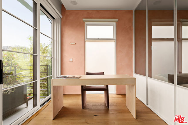 2341 Wilson Avenue, Venice CA: https://media.crmls.org/mediaz/0286c26c-56db-483d-ba65-5e363b748e9e.jpg