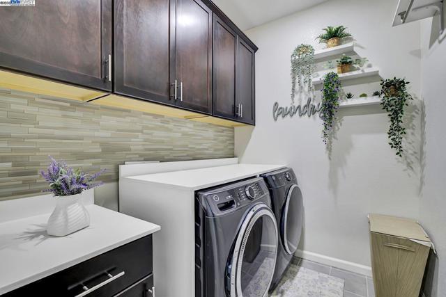 4014 Kenwood Cir, Oakley CA: https://media.crmls.org/mediaz/028740bb-e8e4-47ba-83d6-4f56dc8e092a.jpg