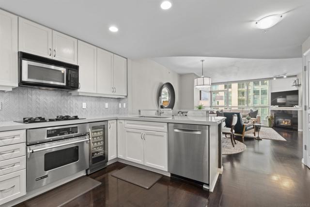 555 Front St., San Diego CA: https://media.crmls.org/mediaz/02880b1e-1483-4825-88f0-34446c708bc4.jpg