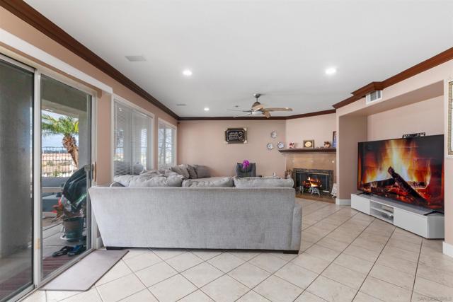 10394 Valley Waters Dr, Spring Valley CA: https://media.crmls.org/mediaz/02881697-fdd2-4465-9945-b79320aa0b58.jpg