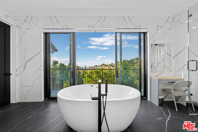 3140 Coldwater Canyon, Studio City CA: https://media.crmls.org/mediaz/02881bb8-1d6b-46bc-9e2c-42d9821f3d69.jpg