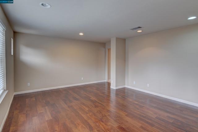 5171 Keller Ridge Dr, Clayton CA: https://media.crmls.org/mediaz/02888de5-ee8f-49f5-8fea-40eb01841d5b.jpg