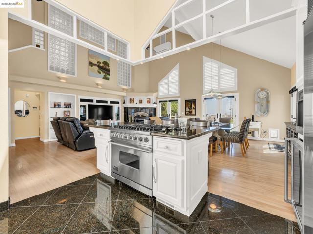 17035 TERMINOUS RD, Isleton CA: https://media.crmls.org/mediaz/0288b068-86ea-49fb-afb6-1d34732fe7a7.jpg