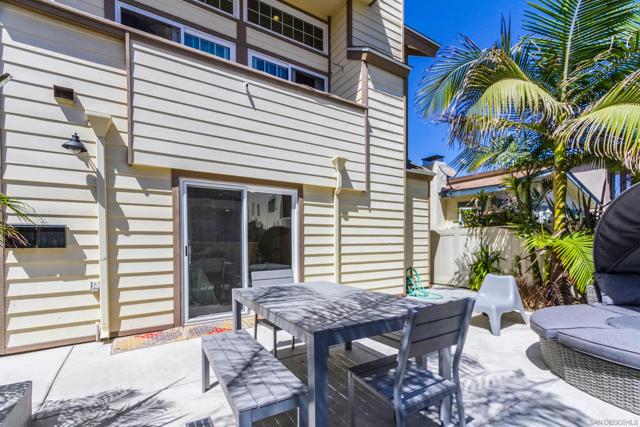 728 Jamaica Ct, San Diego CA: https://media.crmls.org/mediaz/0288f30a-3ab7-4781-b711-714130f0f84a.jpg