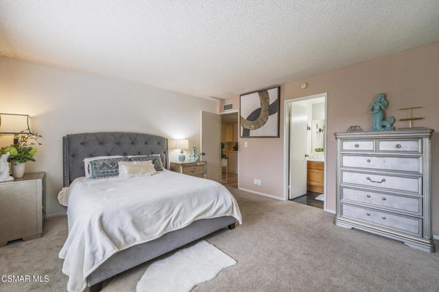 2653 N Broadmoor Avenue, Simi Valley CA: https://media.crmls.org/mediaz/02897862-fcce-4bb4-92f8-493c79152b0e.jpg