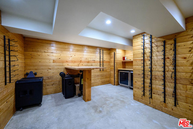 5301 Brynhurst Avenue, Los Angeles CA: https://media.crmls.org/mediaz/028984f3-0a95-457d-8816-42d1c0a68b5b.jpg