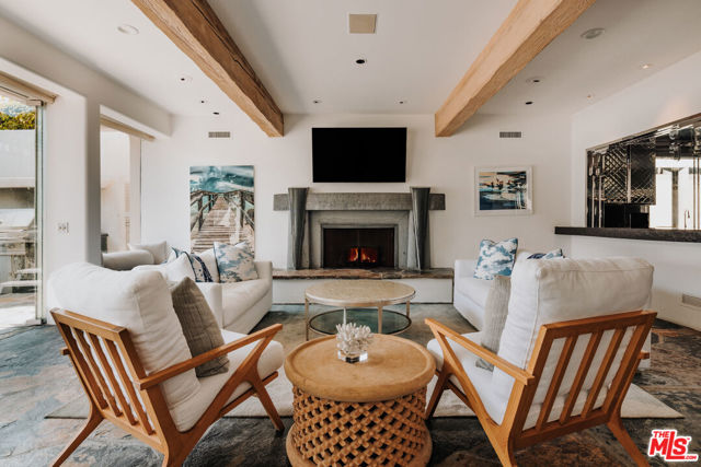 23614 Malibu Colony Road, Malibu CA: https://media.crmls.org/mediaz/0289a168-803f-45e3-9378-20787c7c6c05.jpg