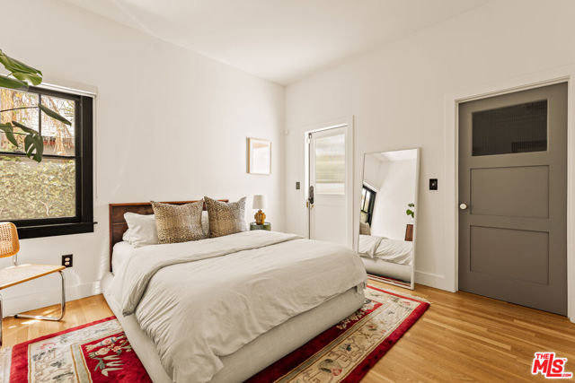 623 N Sierra Bonita Avenue, Los Angeles CA: https://media.crmls.org/mediaz/0289f9c3-c059-43ef-85ca-fb4f2bfd10fc.jpg