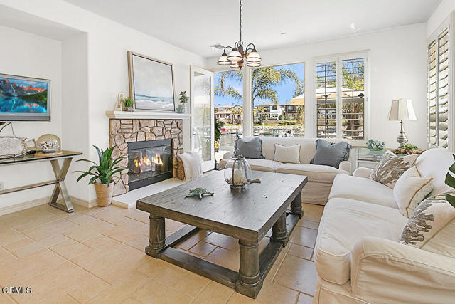 1464 Twin Tides Place, Oxnard CA: https://media.crmls.org/mediaz/028adad6-9127-4564-90ca-4968f53a62af.jpg