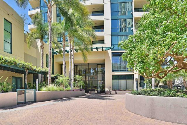 555 Front St, San Diego CA: https://media.crmls.org/mediaz/028b05aa-17bc-42ff-a089-55d4b3eb24eb.jpg