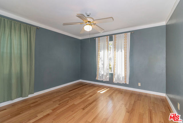 2807 S Bedford Street, Los Angeles CA: https://media.crmls.org/mediaz/028b4039-e066-476a-854d-e192cd1b5b45.jpg
