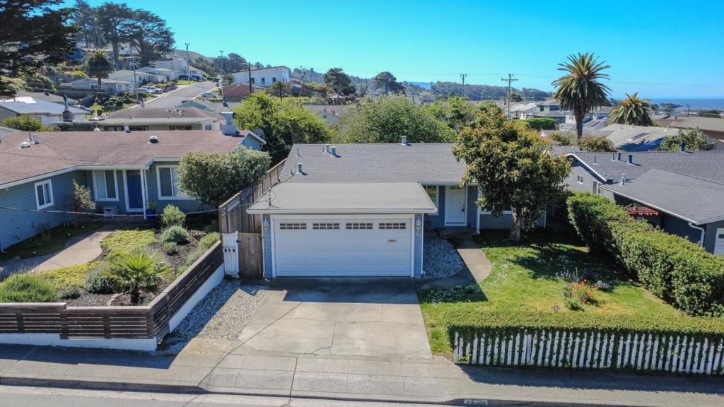 https://media.crmls.org/mediaz/028b42d0-6f00-4db5-bc8a-389ceca5d5b4.jpg?preset=X-Large