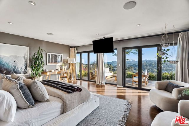 7840 Torreyson Drive, Los Angeles CA: https://media.crmls.org/mediaz/028ba63e-f931-487b-ae2e-177bf2c1acff.jpg