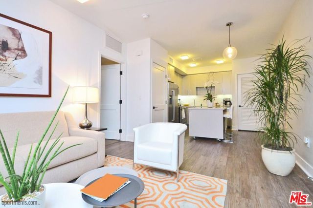 1168 S Barrington Avenue, Los Angeles CA: https://media.crmls.org/mediaz/028cc94d-71e8-418d-a58d-1e54bcbf593b.jpg