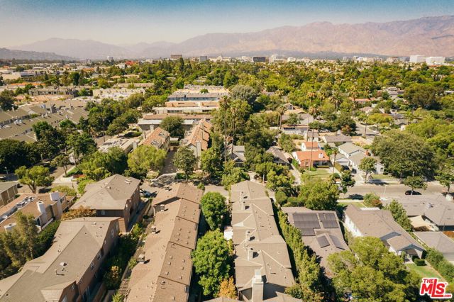 322 Alpine Street, Pasadena CA: https://media.crmls.org/mediaz/028ce34b-b446-4f84-a782-cad66402d12e.jpg