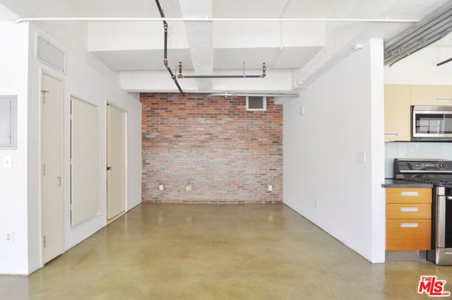 746 S Los Angeles Street, Los Angeles CA: https://media.crmls.org/mediaz/028d2edc-9813-4e35-a33a-4001c4ddd80b.jpg