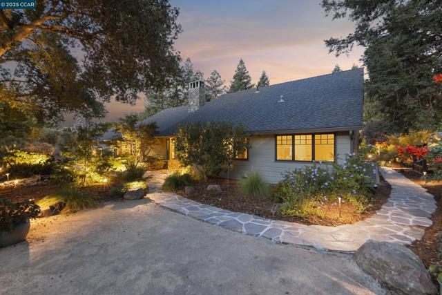 350 Pine Creek Rd, Walnut Creek CA: https://media.crmls.org/mediaz/028d313d-0879-4678-bc70-33bdb79b790e.jpg