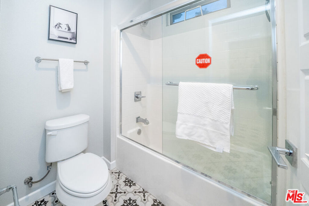 https://media.crmls.org/mediaz/028f0f19-192d-4793-b8ad-b9aaff7dfa29.jpg?preset=X-Large