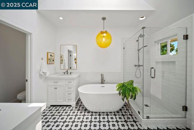 33 Los Arabis Circle, Lafayette CA: https://media.crmls.org/mediaz/028fba17-f5a6-4f99-82a7-39bf2392861e.jpg