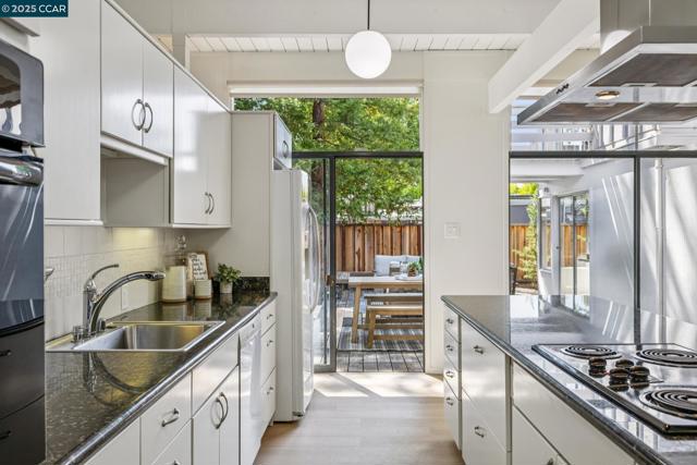 243 Santa Fe Dr, Walnut Creek CA: https://media.crmls.org/mediaz/0290397b-2256-41a8-9db3-dbc56829f20c.jpg