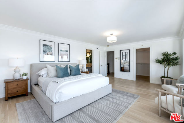 2407 Bayview Drive, Manhattan Beach CA: https://media.crmls.org/mediaz/02903e7b-f5d7-4487-968f-f481639582fd.jpg