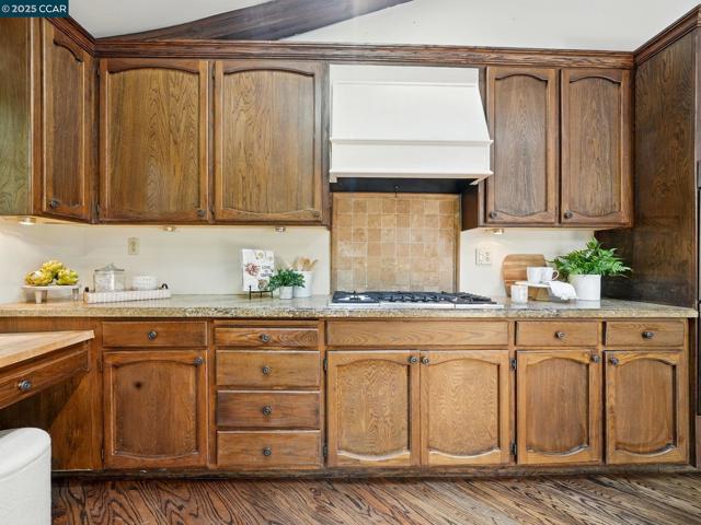 66 Ambleside Court, Danville CA: https://media.crmls.org/mediaz/0290c25a-6bde-4de0-b44b-7c94a1bb2073.jpg