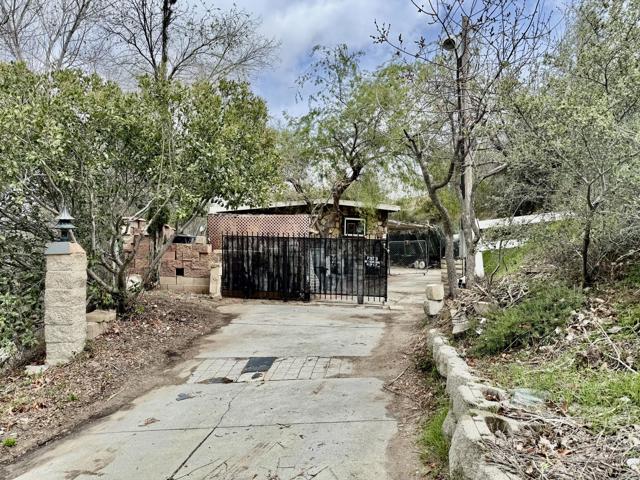 45860 Coyote Street, Banning CA: https://media.crmls.org/mediaz/0290d2b0-ca43-49d0-ac4b-b437b3b7a79e.jpg